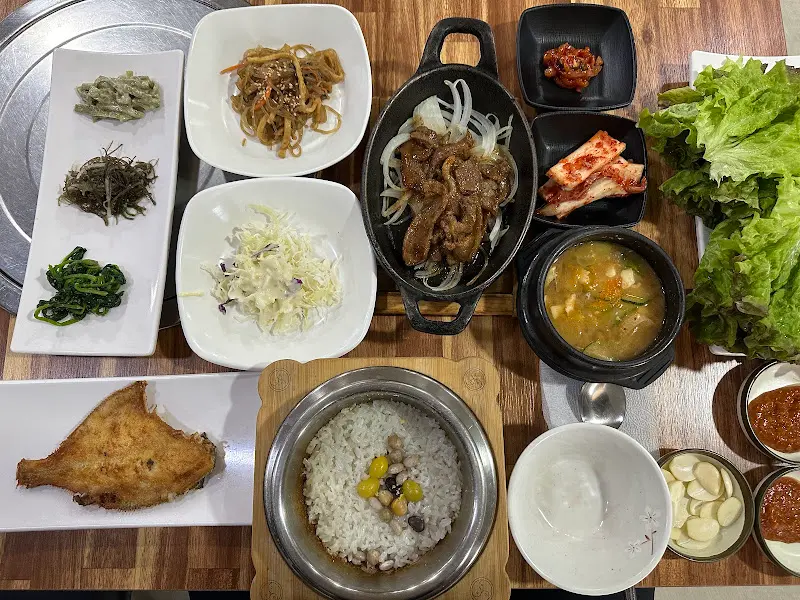 솥밥 정식 한 상 차림