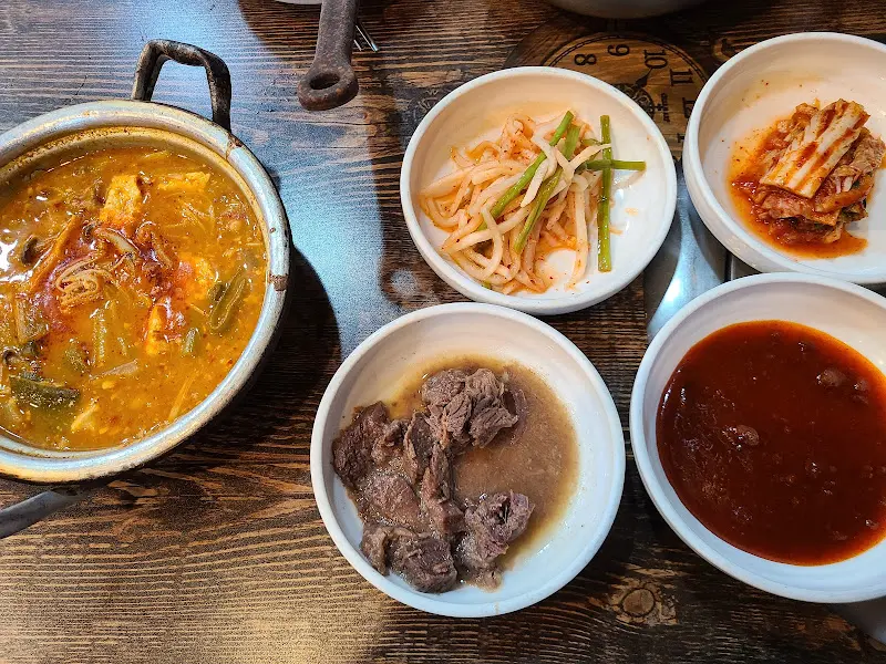 된장찌개와 밑반찬