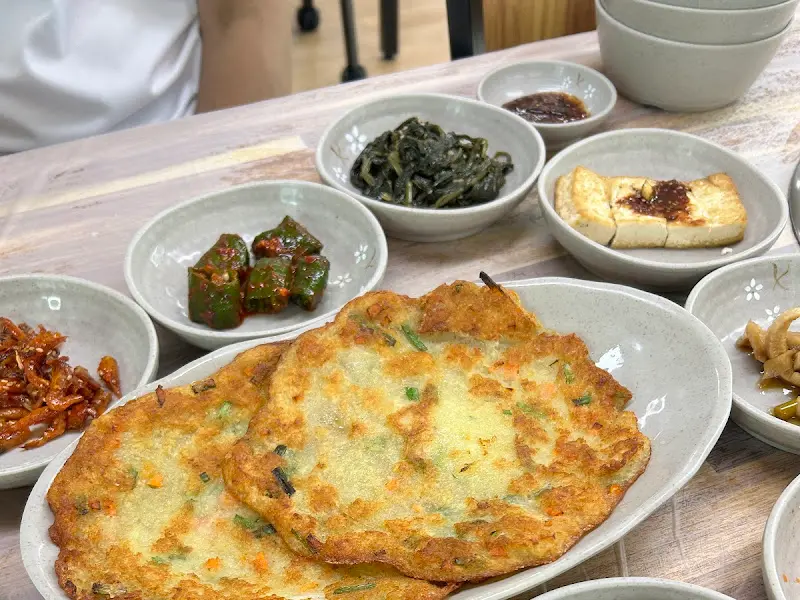 맛깔스러운 밑반찬들