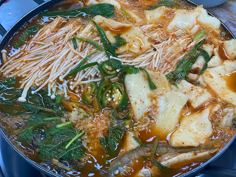 얼큰해 보이는 매운탕