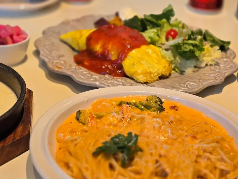 삼겹살 치즈 볶음밥과 루꼴라 새우 오일 스파게티