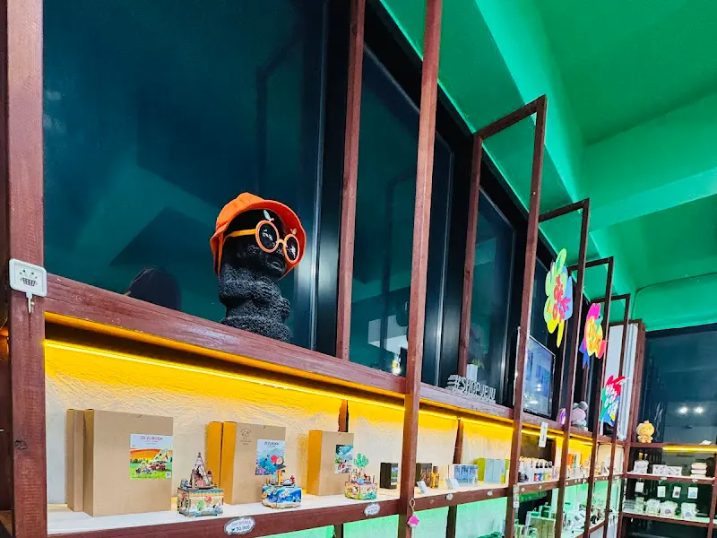 1층 기념품샵 풍경