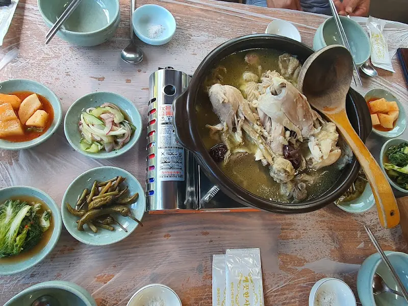 푸짐한 닭백숙 한 상 차림