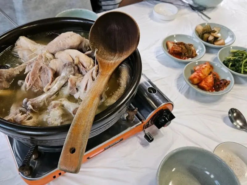 닭백숙과 함께 끓여 먹는 닭죽