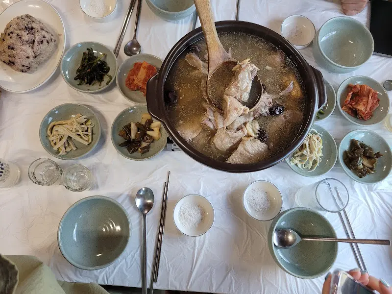 옥계촌 닭백숙 상차림