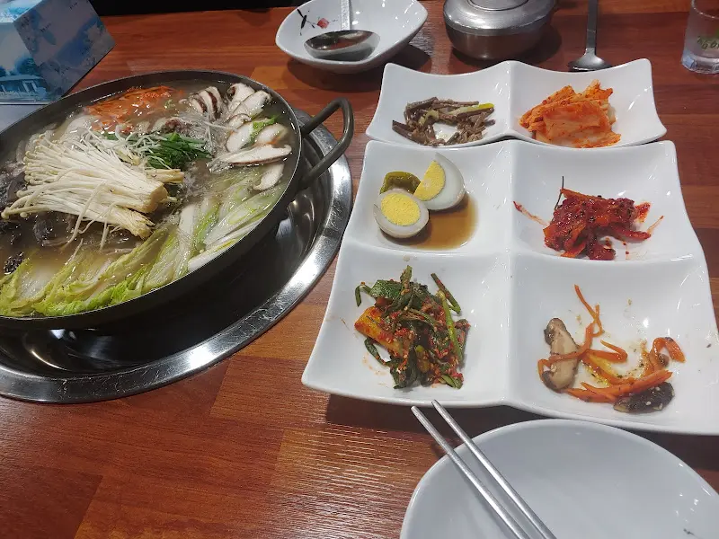 능이버섯전골의 푸짐한 비주얼