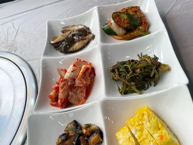 다채로운 밑반찬 클로즈업 샷