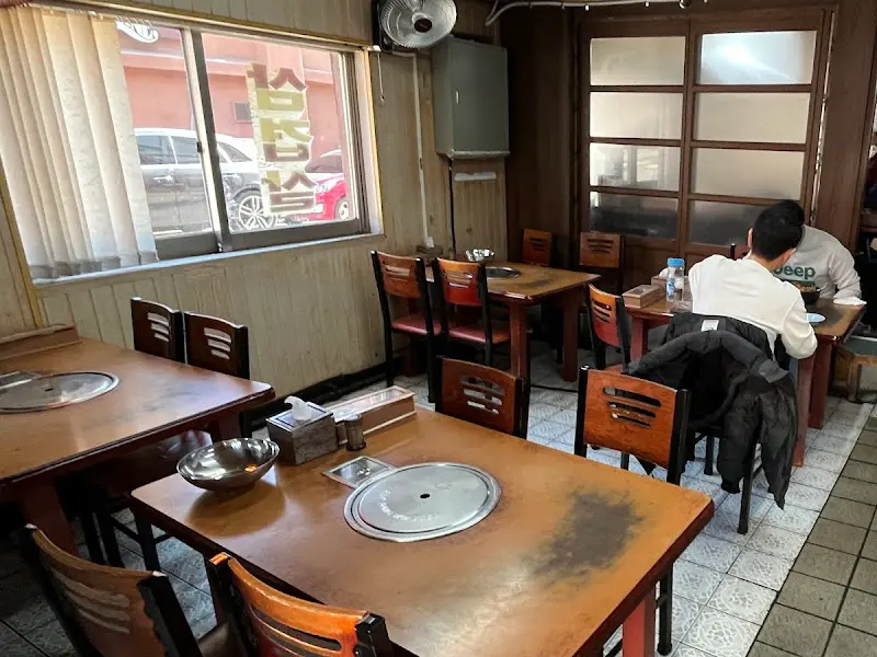 정겨운 식당 내부