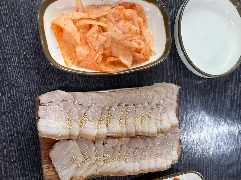 윤기가 흐르는 수육