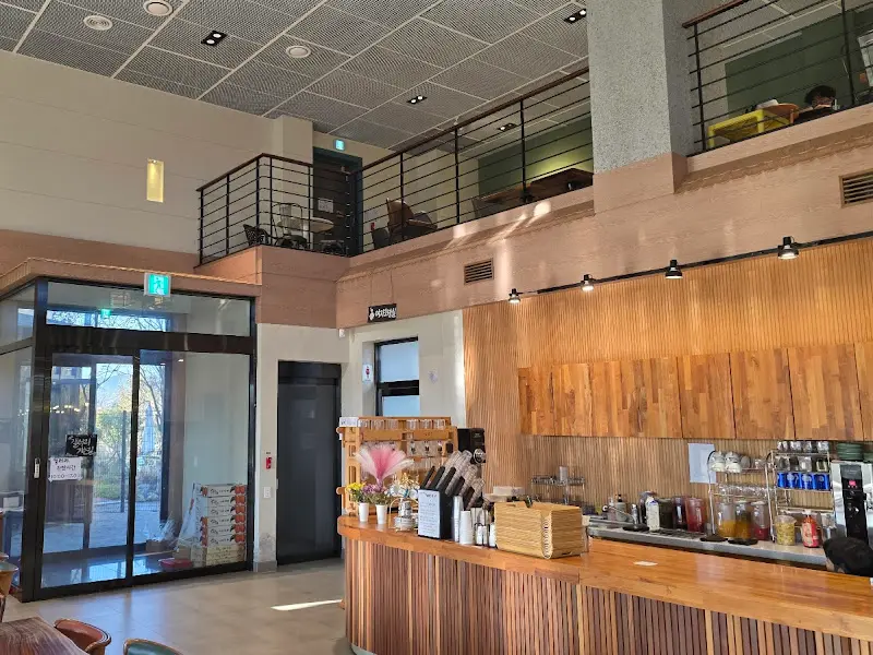 카페 플라타너스 내부 모습