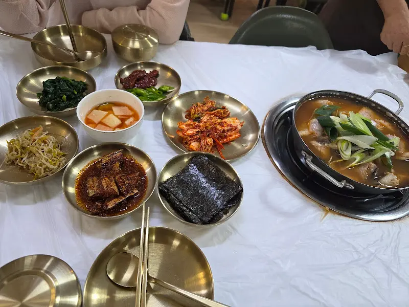 일품식당 전체 상차림