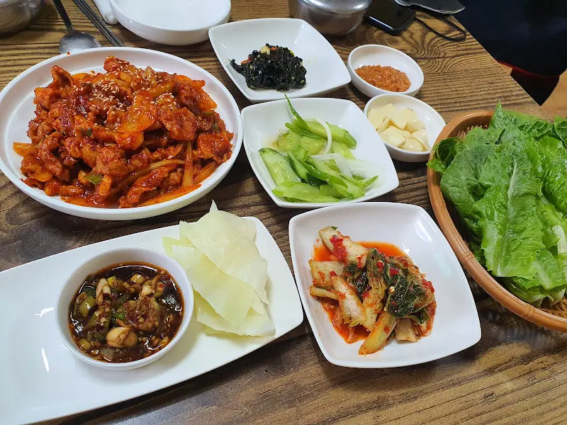 두루치기 정식 한 상 차림