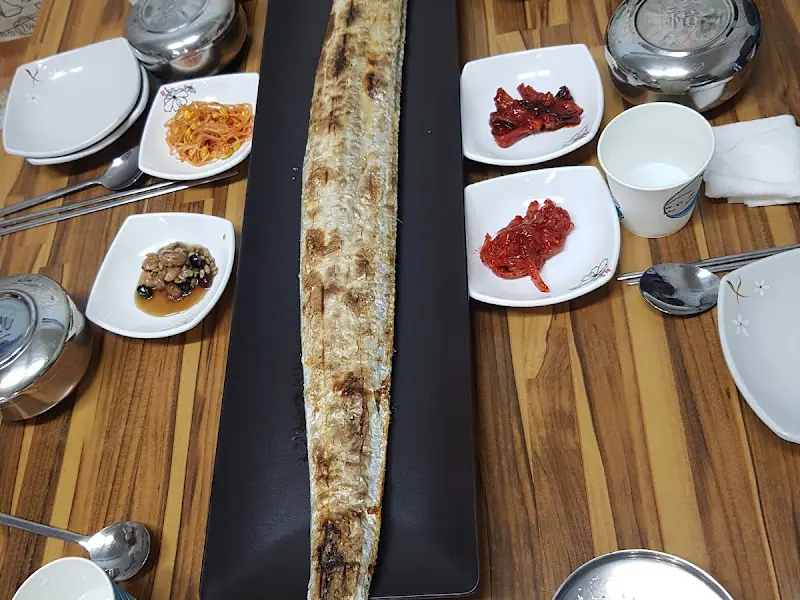 갈치구이와 정갈한 밑반찬