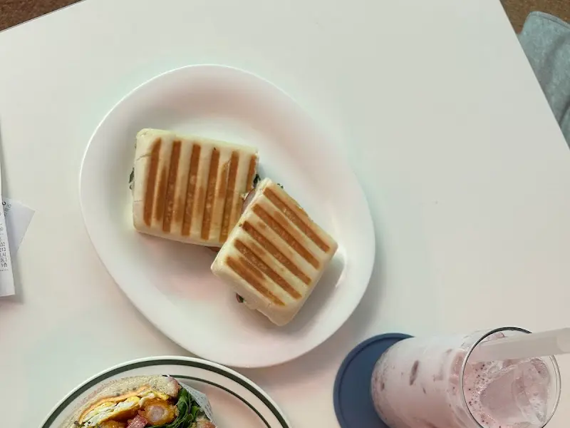 샌드위치와 음료