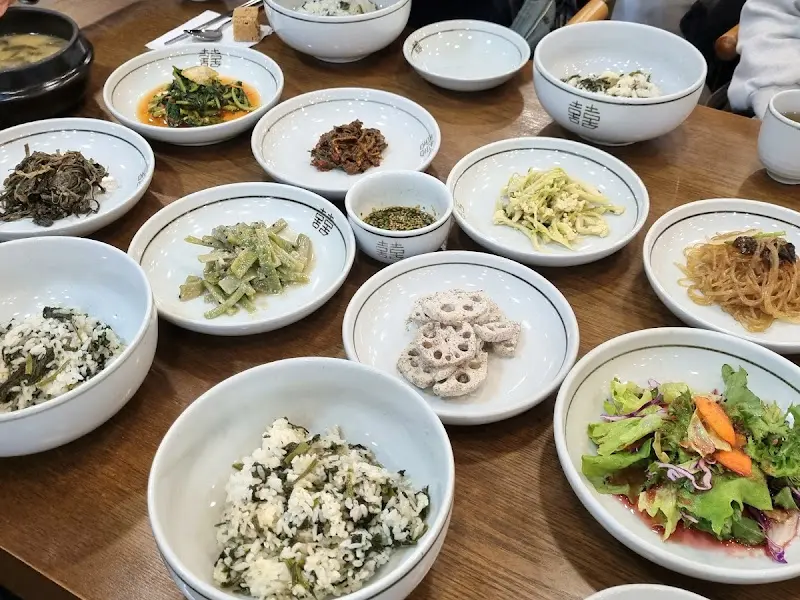 정갈하게 차려진 곤드레밥 한상차림