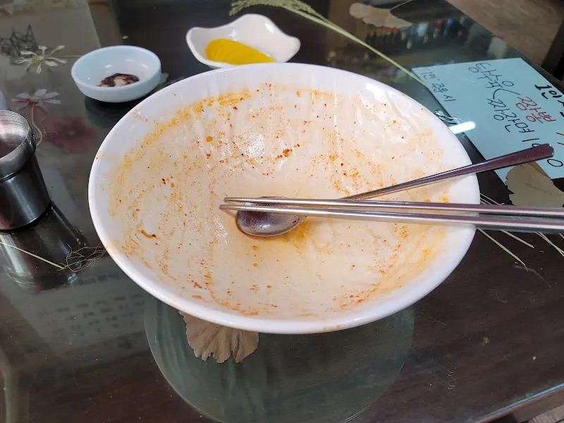 깨끗하게 비운 짬뽕 그릇