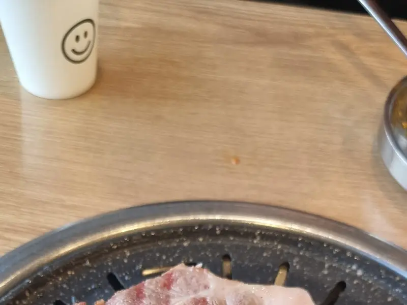 맛있게 구워지고 있는 흑돼지