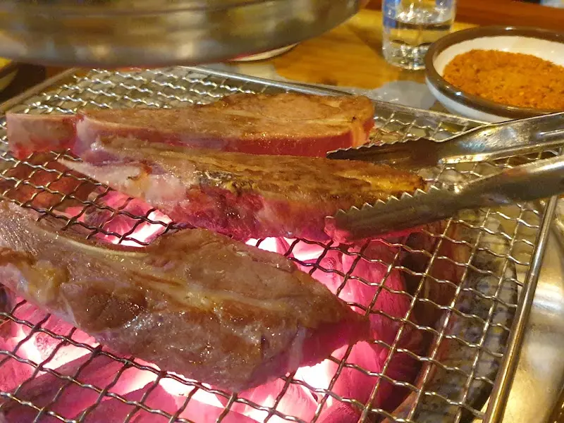 숯불 위 양꼬치