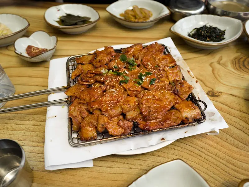 먹음직스러운 석쇠 돼지불고기