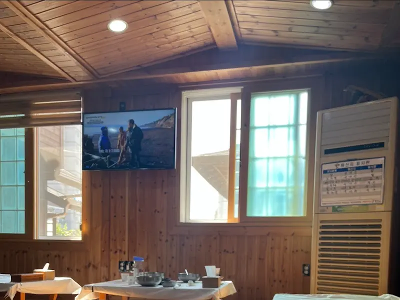 식당 내부 인테리어