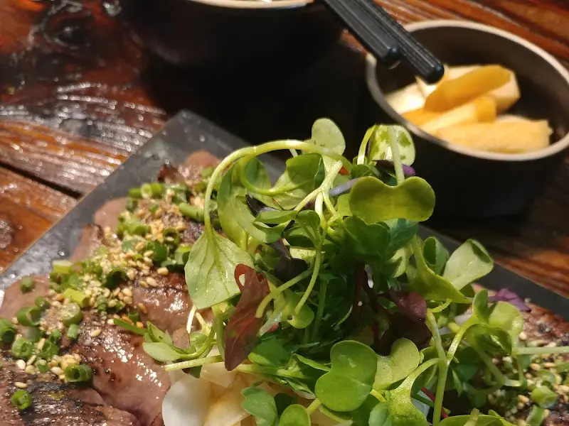 다양한 각도에서 찍은 한우 타다끼