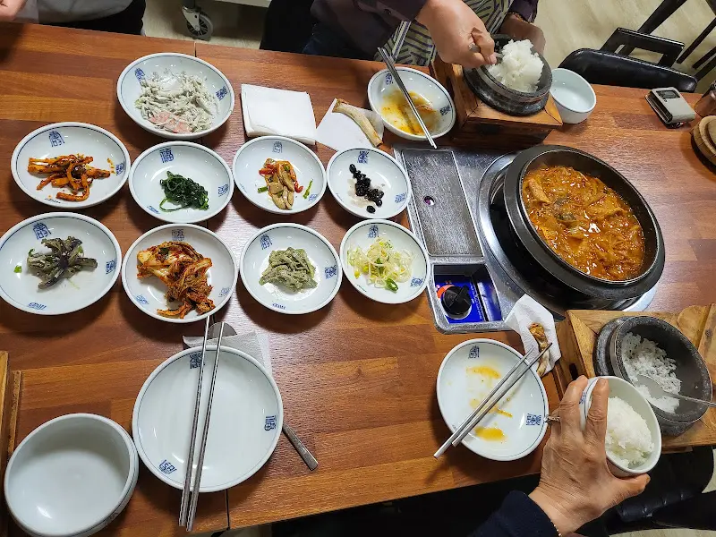 돌솥밥과 등갈비 김치찜