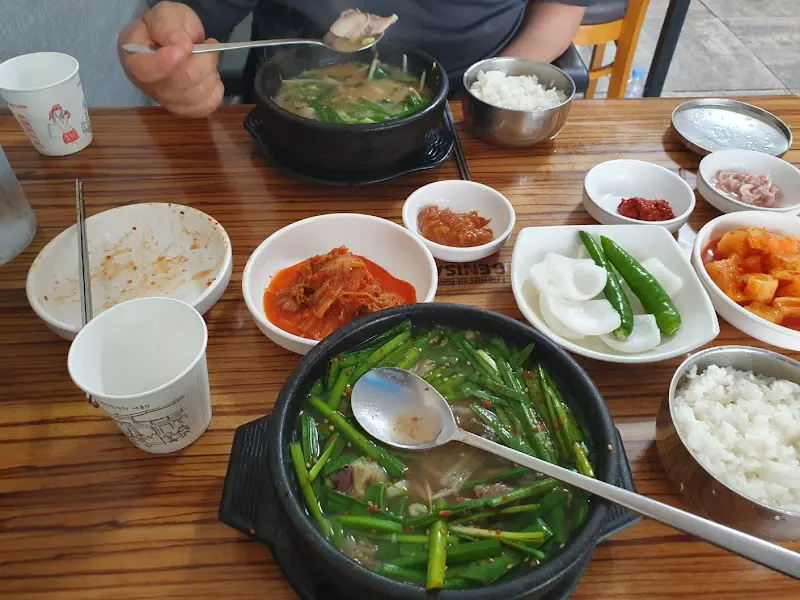 돼지국밥 한 상 차림