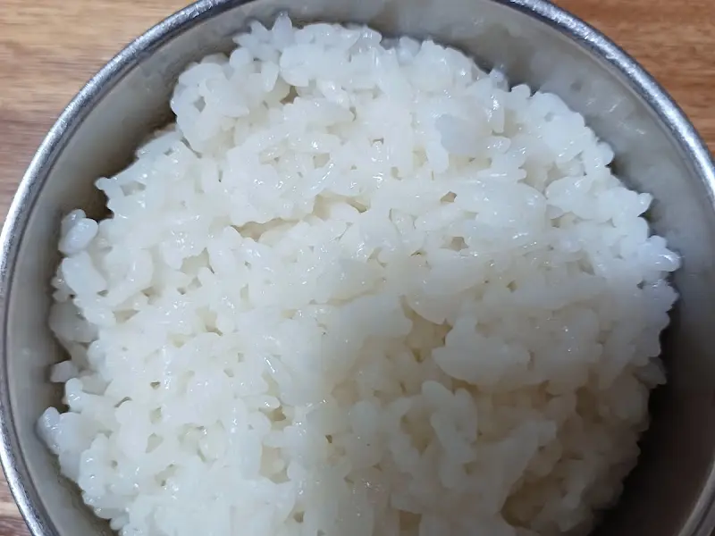 윤기가 흐르는 밥