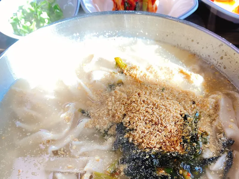 깨끗한 식당 내부