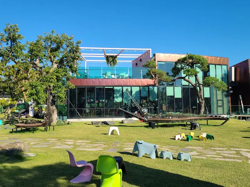 카페 외부 정원