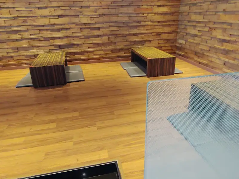 파스쿠찌 내부 좌식 테이블