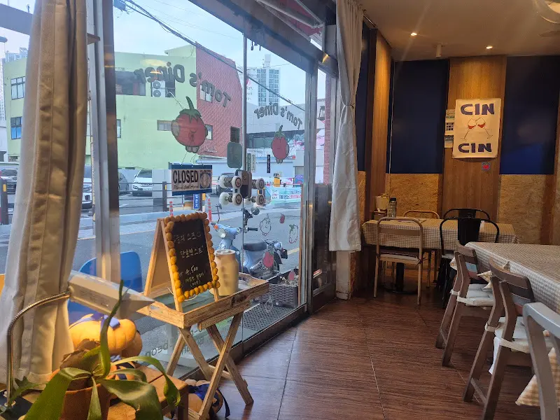 톰스다이너 내부