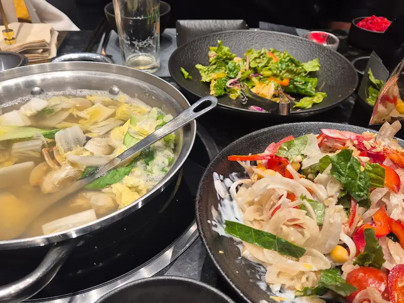 해물탕과 샐러드