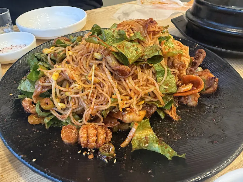 쭈꾸미볶음과 소면