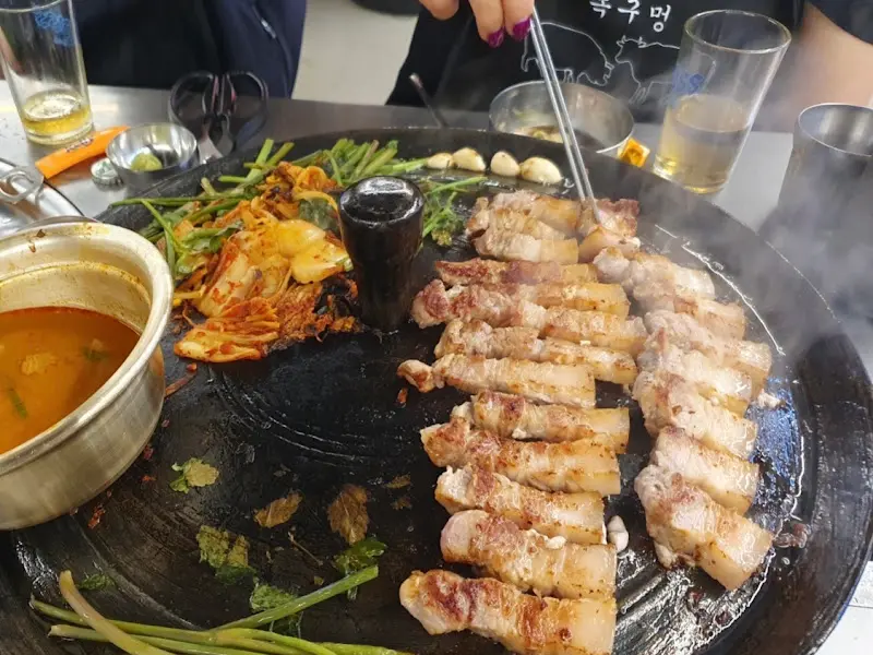 직원분이 구워주는 삼겹살