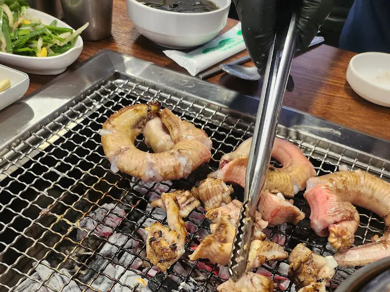 숯불 위에서 익어가는 꼼장어