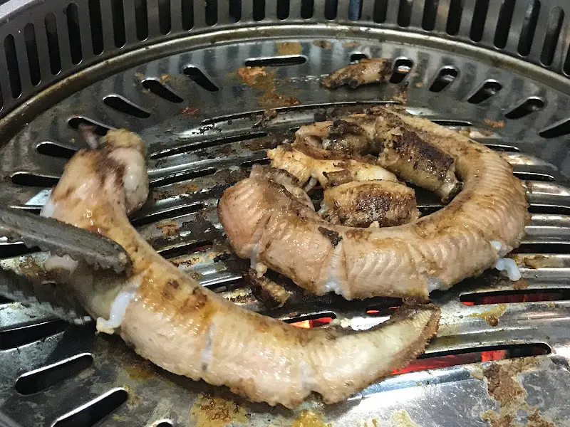 잘 구워진 꼼장어