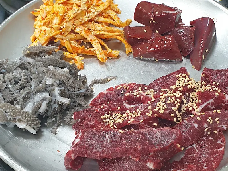 신선한 육회, 천엽, 간