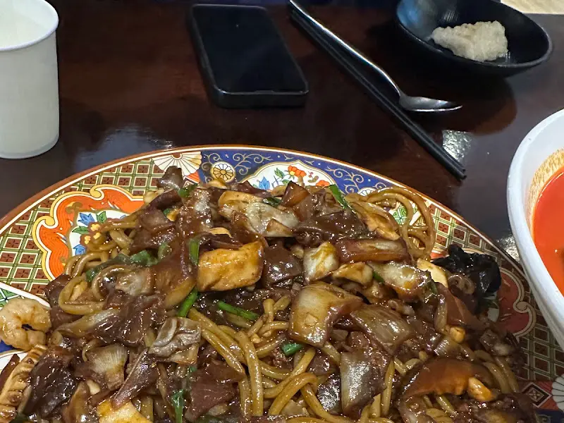 윤기가 흐르는 쟁반짜장