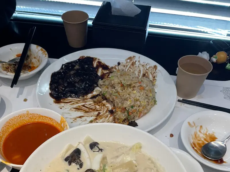 다양한 메뉴를 맛볼 수 있는 리예