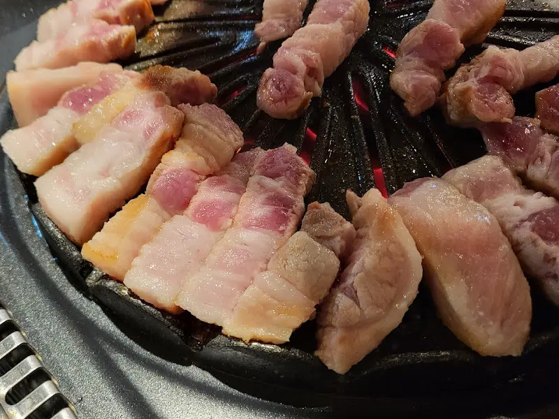 노릇노릇 익어가는 삼겹살