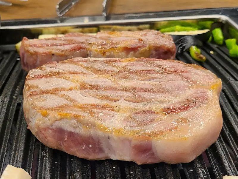 잘 구워진 목살