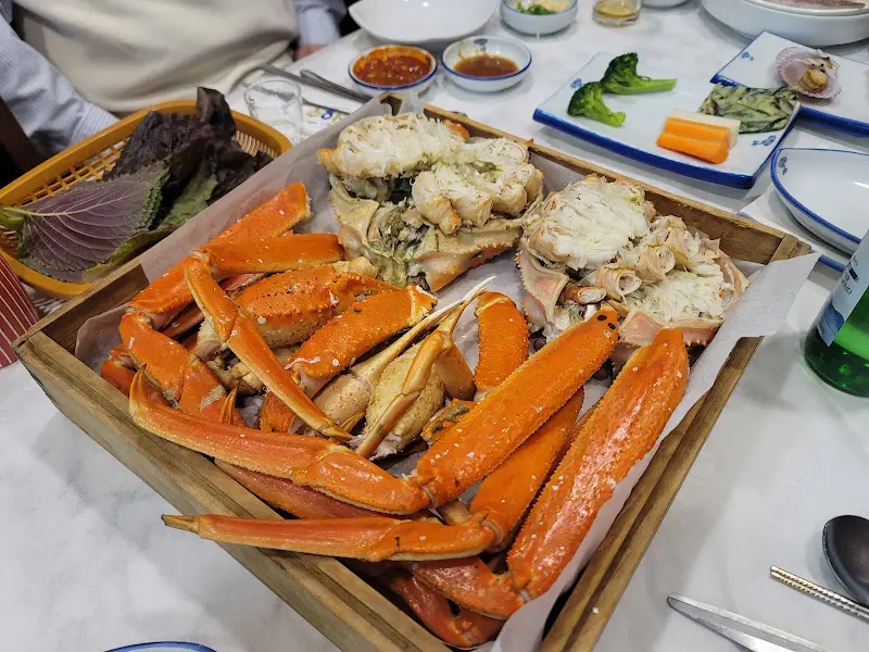 푸짐한 킹크랩 한 상 차림