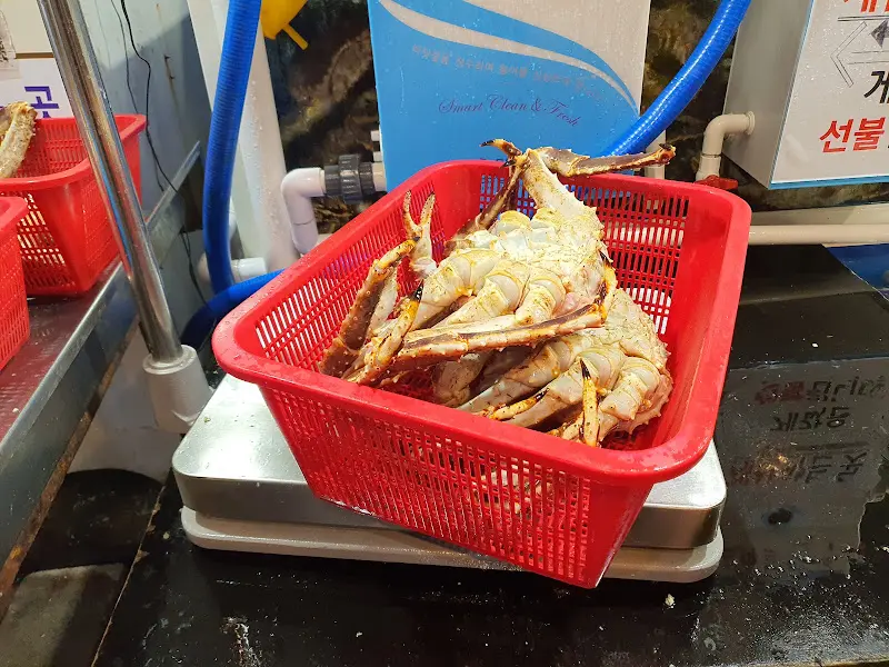 수조 안의 킹크랩