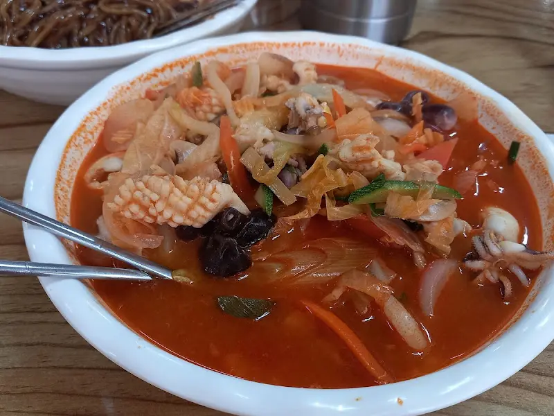 해산물이 가득한 짬뽕