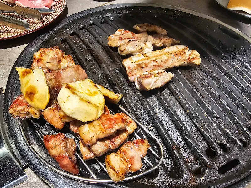 불판 위의 고기