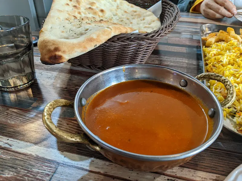 푸짐하게 차려진 양고기 스테이크 세트