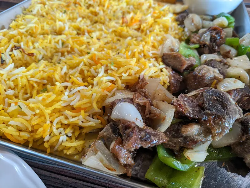 윤기가 자르르 흐르는 양고기 스테이크