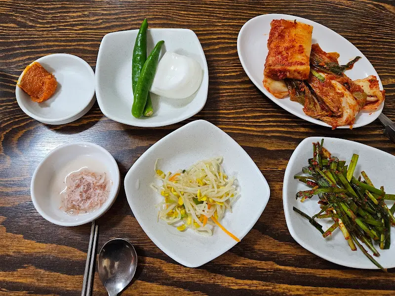 신창 옥암동 순대국밥 밑반찬