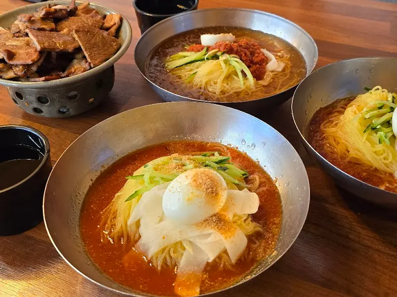 물밀면, 비빔밀면, 석쇠구이